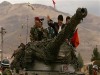 Bolivie armée bolivienne AMX-13 char de combat principal léger photo . Le Président Bolivien Evo Morales défile sur un char AMX-13 durant l'anniversaire de l'armée dans une caserne à Patacamaya, à 100 km de la ville de La Paz, ce 23 novembre 2007.