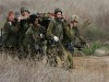 Des soldats israéliens évacuent leurs collègues blessés après une opération militaire près de Bureij, dans le Sud de la Bande de Gaza, près de la frontière israélienne, ce 06 janvier 2008. L'armée israélienne a lancé une campagne contre les roquettes et les bombes de mortier lancés depuis la bande de Gaza. Il y a une semaine, une roquette était tiré depuis la Bande de Gaza à l'intérieur du territoire israélien. Le Premier Ministre Ehud Olmert souhaite une sécurité maximum avant la visite du Président américain George W. Bush's pour une mission de paix.